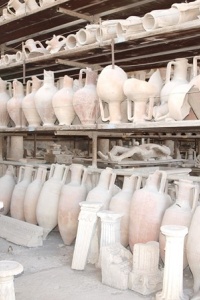 Image: webroi, Pompeii vessels Italy ruins, Pixabay, Pixabay Licence