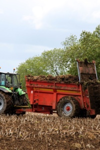 Photo: muffinn, Hallow – muck spreading, Flickr, Creative Commons License 2.0 Generic.