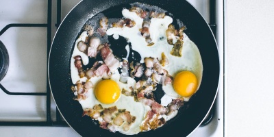 Image: freestocks, two fried eggs with meat on frying pan, Unsplash, Unsplash Licence