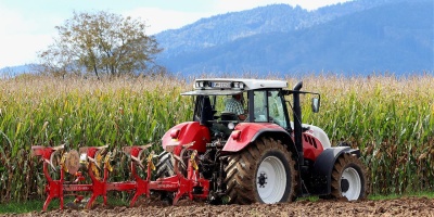 WFranz, Plow Tractor Arable Land, Pixabay, Pixabay Licence