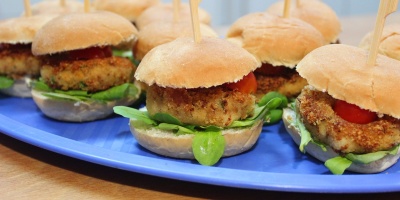 Mini bean burgers on blue platter. Image by Marta Cuesta via Pixabay.