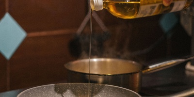 Photo of cooking oil being poured into a pan. Image by Max Avans via Pexels