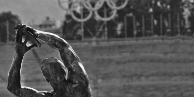 Picture of a sculpture depicting an athlete doing discus. Credit: Frans Van Heerden via Pexels. 