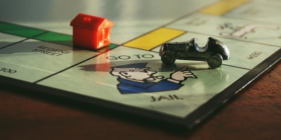 Picture of monopoly board. Credit Suzy Hazelwood via pexels