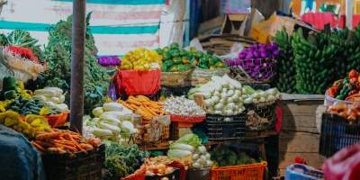 Photo of fruit and veg market. Credit Minan via Pexels. 