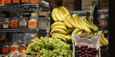 Picture of fruit in shop. Credit Allan Gonzalez via Pexels. 