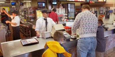 Photo: USDA, People eating out at a fast food restaurant, Flickr, creative commons licence 2.0