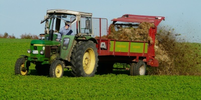 Image: Hans, Agriculture Tractor Fertilize, Pixabay, Pixabay License