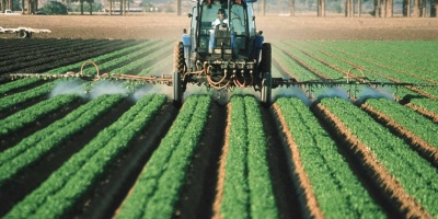 Image: Jeff Vanuga, Pesticide application on leaf lettuce in Yuma, Az., Public Domain Files, Public Domain