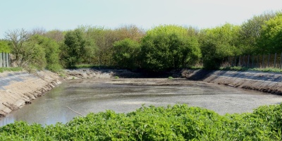 Image: Graham Robson, Slurry lagoon north of Bays Leap Farm, Geograph, Creative Commons Attribution-ShareAlike 2.0 Generic 