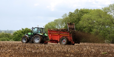 Photo: muffinn, Hallow – muck spreading, Flickr, Creative Commons License 2.0 Generic.