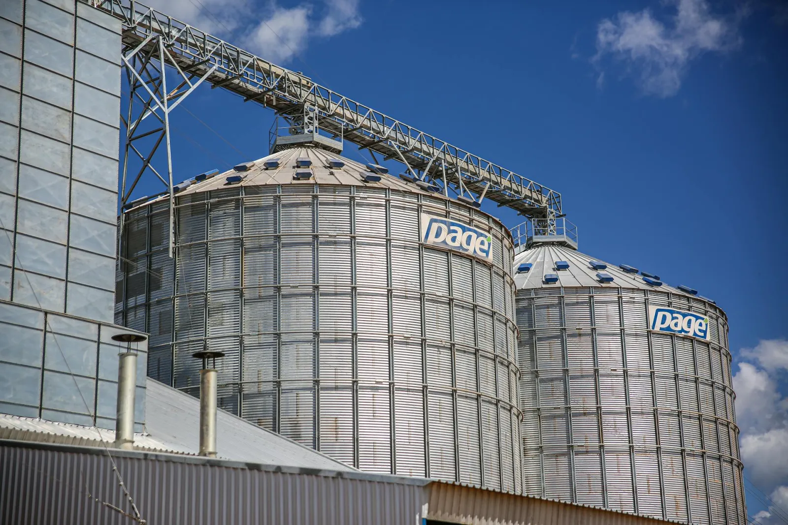 Giant grain silos. Credit MELQUIZEDEQUE ALMEIDA via Pexels.