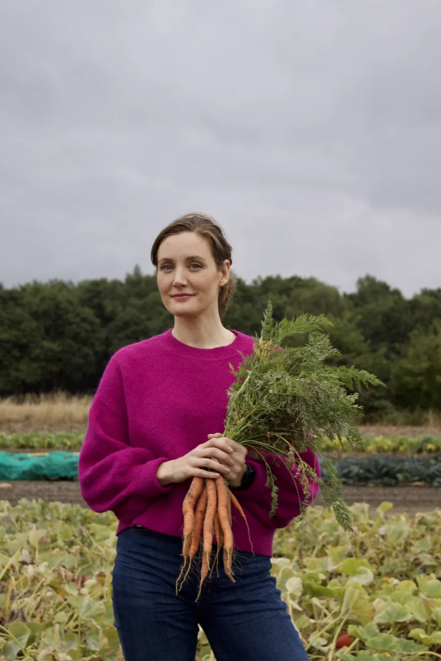 Jessica Duncan holding a bundle of carrots