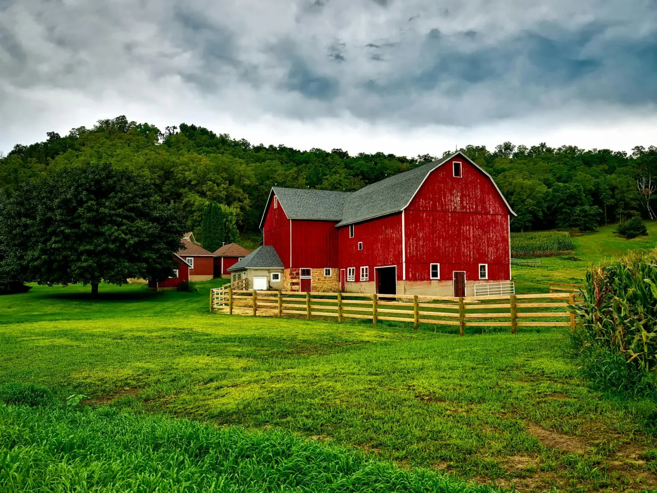 Red farmhouse in field. Credit Pixabay via Pexels.