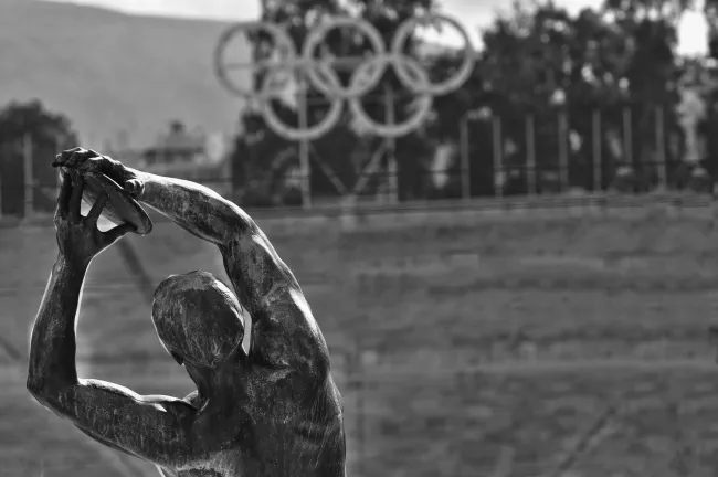 Picture of a sculpture depicting an athlete doing discus. Credit: Frans Van Heerden via Pexels.