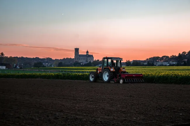 Tractor ploughing field. Credit: Nicolas Veithen via Pexels.
