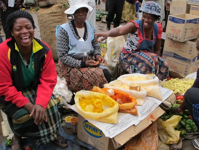 Image: Shack Dwellers International, 2010 market Harare Zimbabwe, Wikimedia Commons, Creative Commons Attribution 2.0 Generic Image: Shack Dwellers International, 2010 market Harare Zimbabwe, Wikimedia Commons, Creative Commons Attribution 2.0 Generic