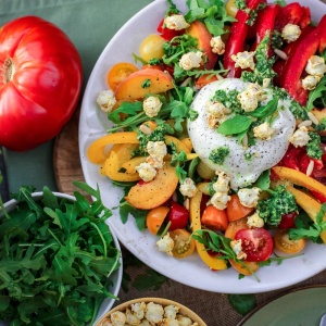 Image: Sara Dubler, Burrata platter, Unsplash, Unsplash Licence