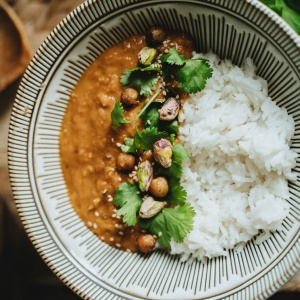 Picture of veggie meal in bowl. Credit: Alesia Kozik via Pexels. 