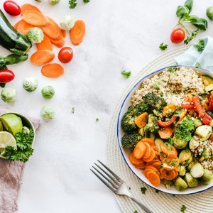 A plate of veggies. Credit: Ella Olsson via pexels