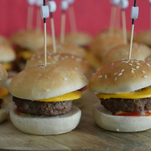 Mini burger. Credit: Etoile via Pexels