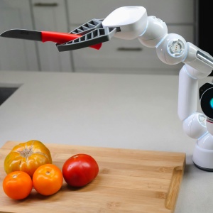 Robot cutting fruit. Credit: Kindel Media via Pexels. 