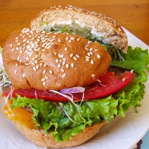 Photo: Erik Edgren, taro burger, Flickr, Creative Commons License 2.0 generic.