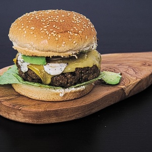 Image: Maximilian Paradiz, Bean Burger, Wikimedia Commons, Creative Commons Attribution 2.0 Generic