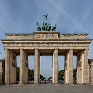 Image: Pierre-Selim Huard, Brandenburg gate in Berlin, Wikimedia Commons, Creative Commons Attribution 4.0 International