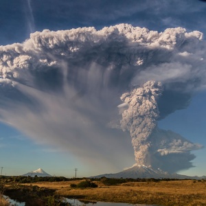 Image: Andiseño Estudio, volcano-eruption-calbuco-chile-8__880, Flickr, Public domain