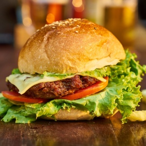 Image: Pixabay, Burger meat bread, CC0 Public Domain