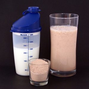 Image: Sandstein, A chocolate-flavored multi-protein nutritional supplement milkshake (right), consisting of circa 25g protein powder (center) and 300ml milk (left), Wikimedia Commons, Creative Commons Attribution 3.0 Unported