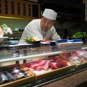 Image: Pxhere, Tsukiji Sushi Dai restaurant in Ginza, Tokyo, CC0 Public Domain