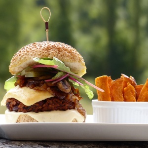 Image: Comidacomafeto, Burger veggie vegetarian, Pixabay, Pixabay License