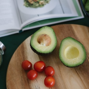 Image: Pxhere, Avocado cherry tomatoes, CC0 Public Domain