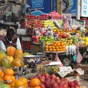 Photo: Fooding around, Fruit Walla New Delhi, Flickr, Creative Commons License 2.0 generic.