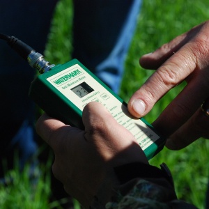 Image: USDA NRCS Montana, Soil moisture meter is used to measure soil moisture, Wikimedia Commons, Public domain