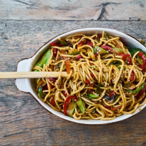 Image: Engin Akyurt, Stir fry noodles in bowl, Pexels, Pexels License