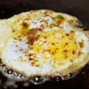 Image: Megha Mangal, Fried egg with seasonings, Pexels, Pexels Licence